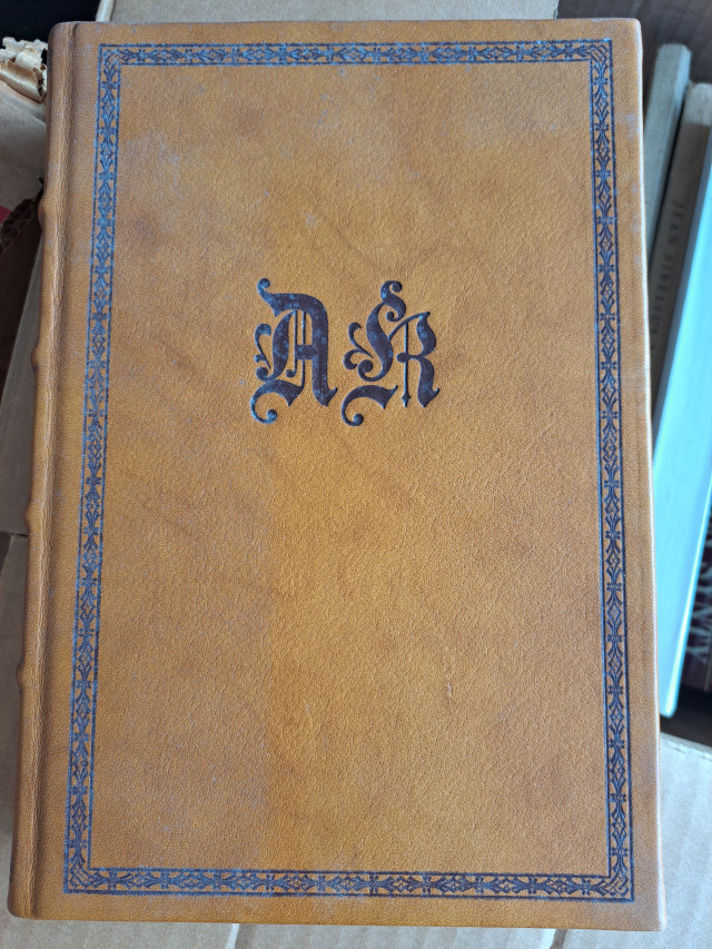 Kirjoja mm. Tavastjerna Jean Sibelius kirjoja, Dante Jumalainen näytelmä, Maailman taiteen historia ym