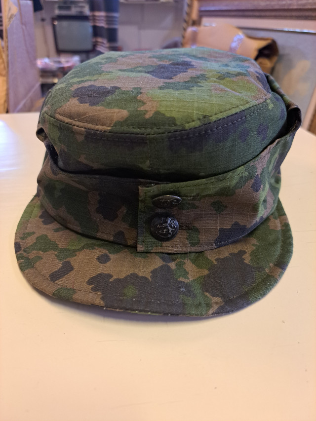 Maastokuvioinen lakki