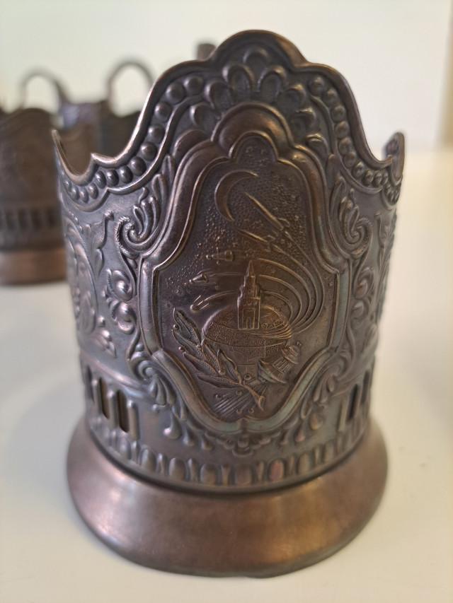 Antiikkiset ja koristeelliset venäläiset teelasinpidikkeet 6kpl