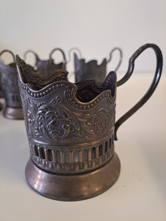 Antiikkiset ja koristeelliset venäläiset teelasinpidikkeet 6kpl