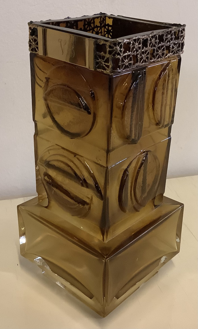 Pertti Sarpanevan maljakko, Kumela, signeerattu