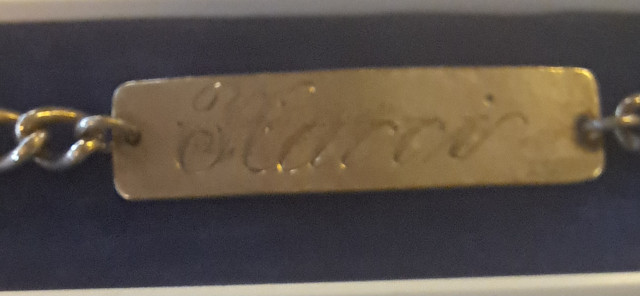 Hopeinen rannekoru 813