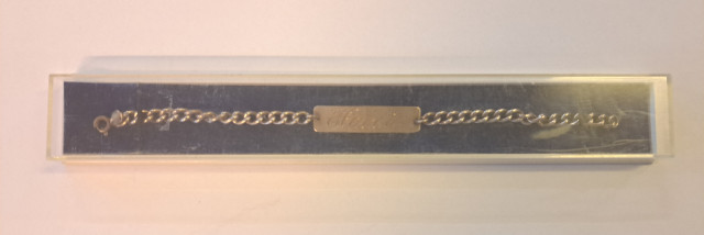 Hopeinen rannekoru 813