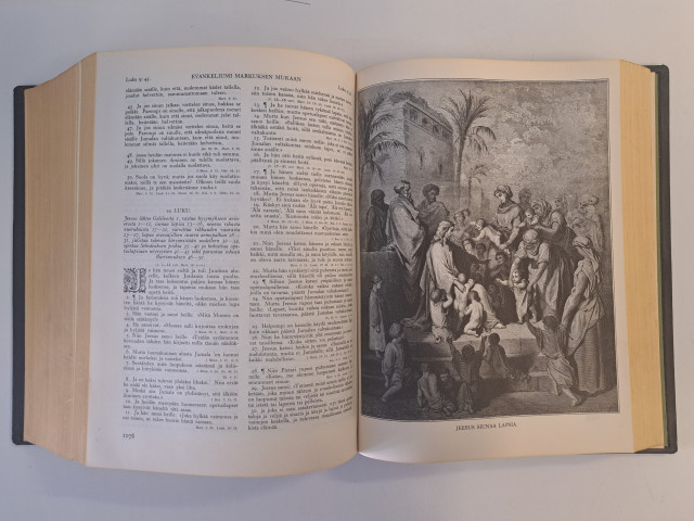 Iso perheraamattu vuodelta 1948