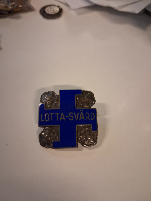 Lotta Svärd merkki hopeaa