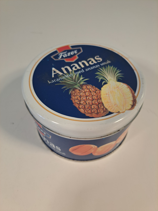 Vanhoja univormunappeja