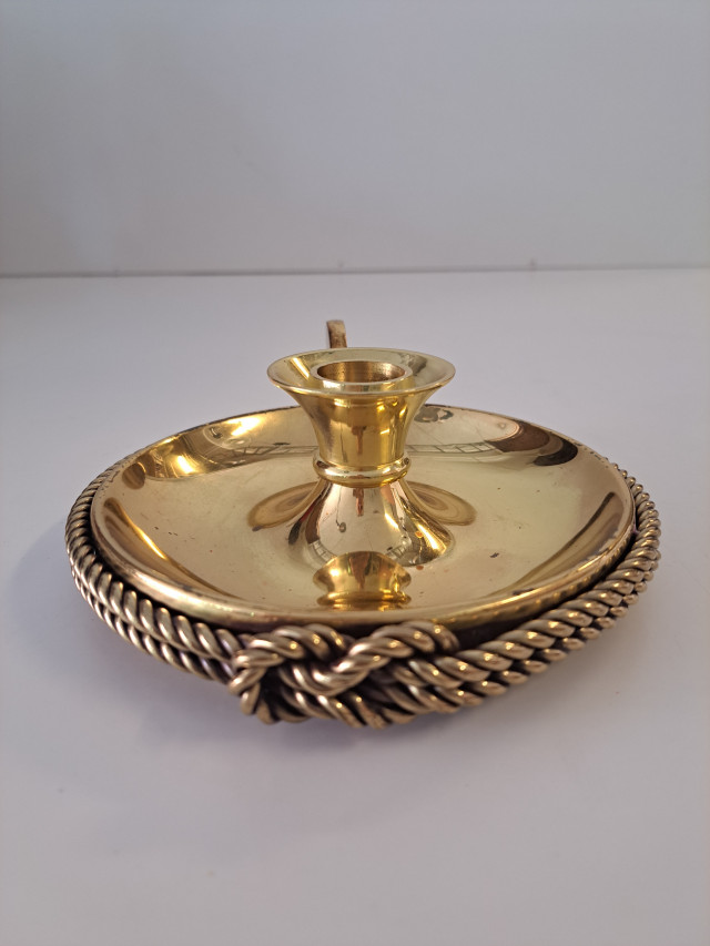 Meriaiheinen messinkikynttilänjalka pakkauksessaan