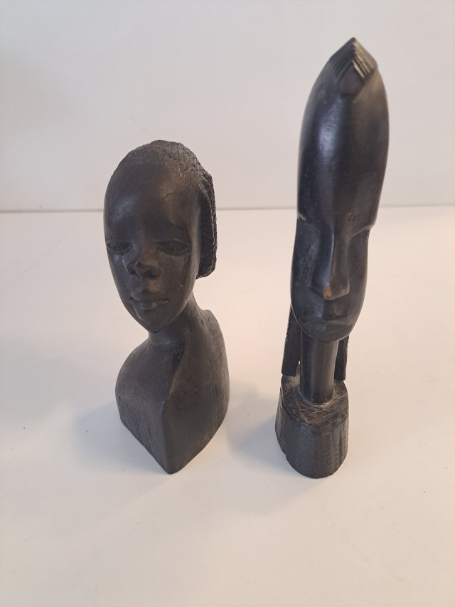 Afrikkalaiset veistokset Eebenpuusta