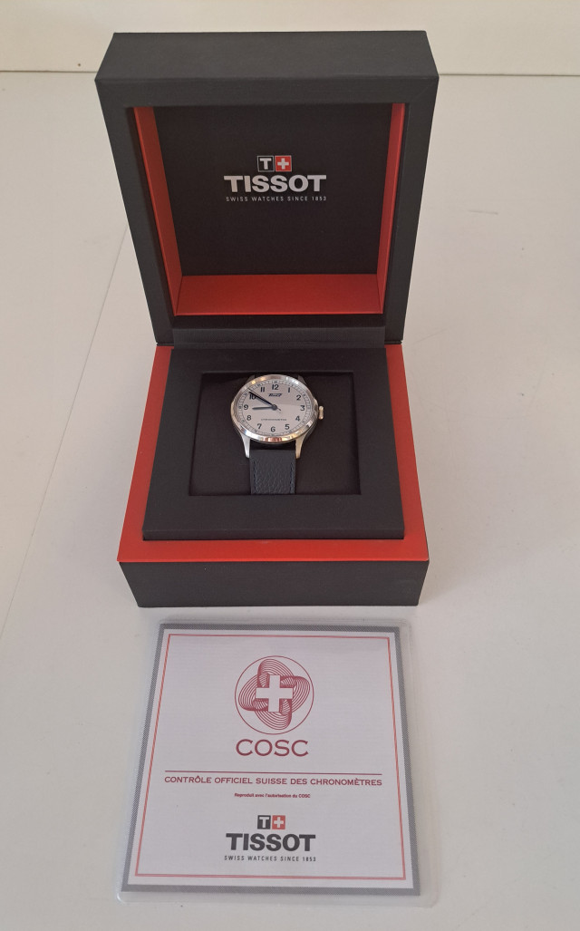 Käyttämätön Tissot Heritage 1938 kronimetri kello paketissaan