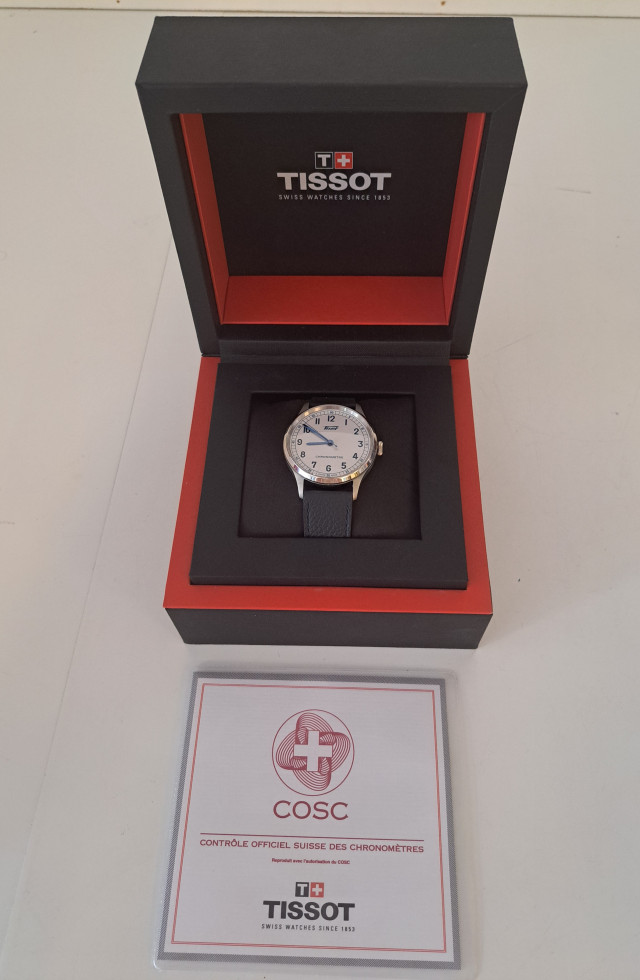 Käyttämätön Tissot Heritage 1938 kronimetri kello paketissaan