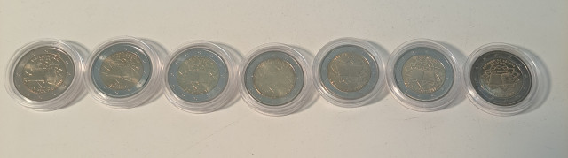 2€ kolikoiden keräilysetti, yhteensä 35kpl kolikoita