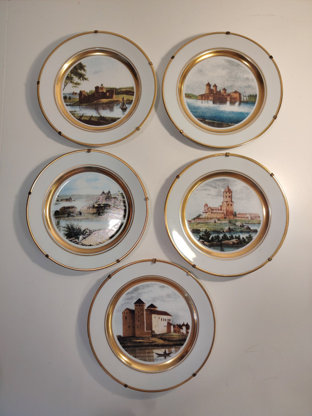 Arabian "Suomen linnoja" lautaset 5kpl