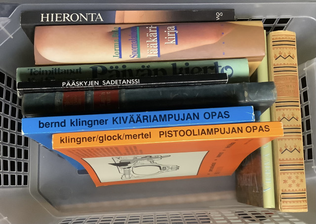 Erä kirjoja