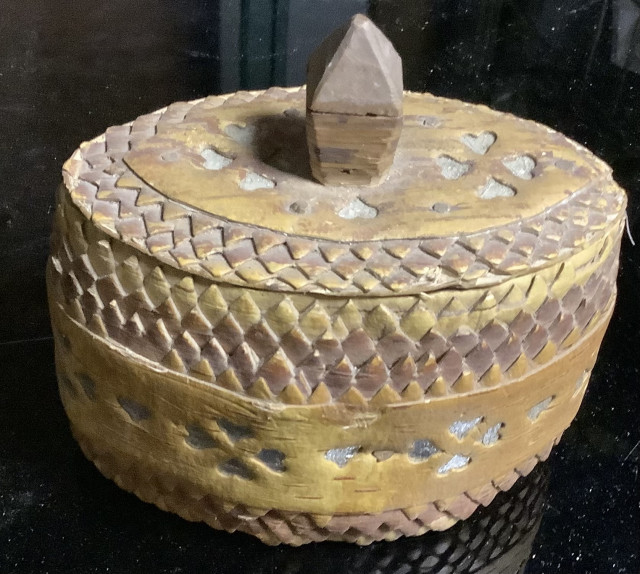 Puhdetyö Tuohinen rasia, leveys 13 cm