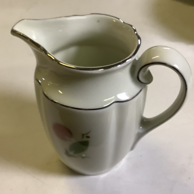 Arabian Kesäkukka-astiaston kermakko, korkeus 11 cm