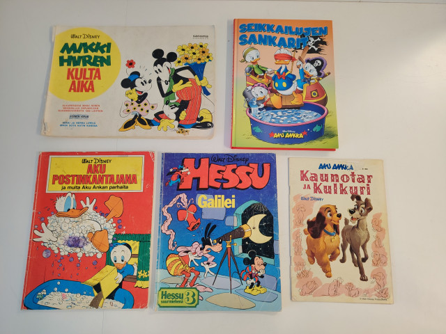Walt Disney lehdet ja Aku Ankka kirja