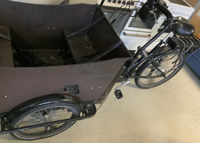 Sähköavusteinen tavarapyörä