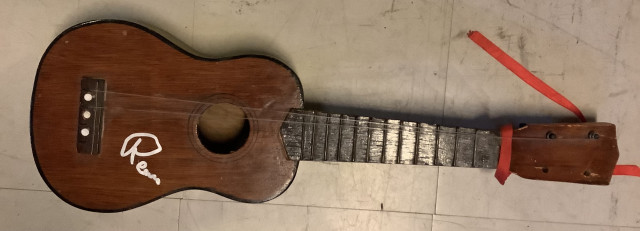 Sopraanoukulele Remun signeerauksella