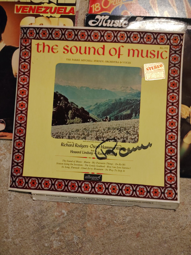 LP-levyt 11kpl The sound of music levyssä Remun nimikirjoitus
