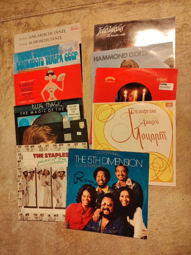 LP-levyt 11kpl The 5th Dimension levyssä Remun nimikirjoitus