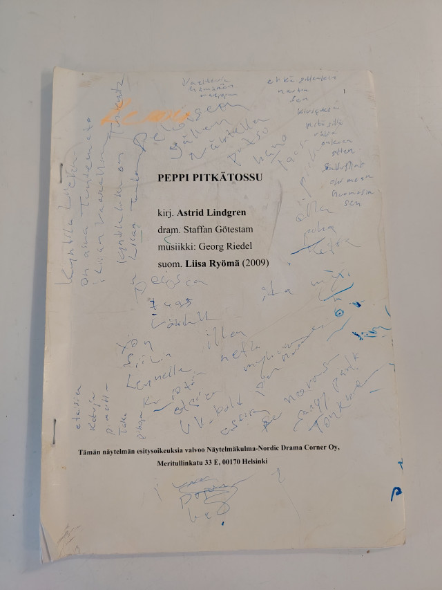 Peppi Pitkätossu ääni näytelmän käsikirjoituslehtinen