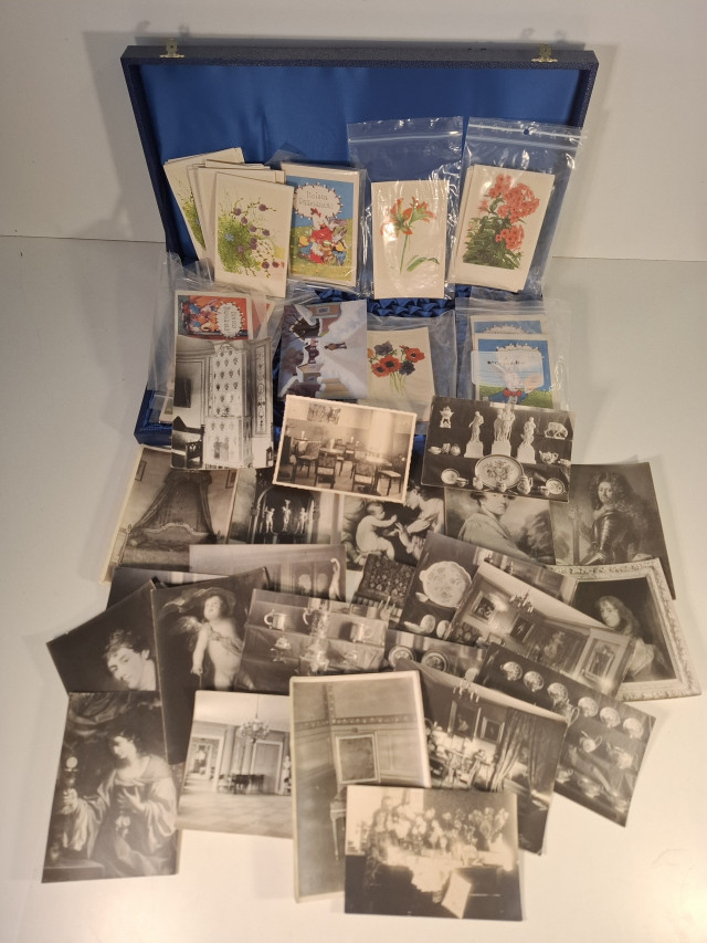 Iso rasiallinen vintage postikortteja ja vanhoja mv-valokuvia