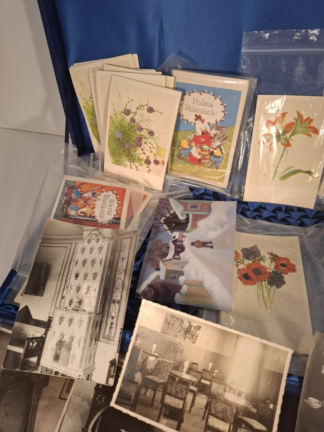 Iso rasiallinen vintage postikortteja ja vanhoja mv-valokuvia