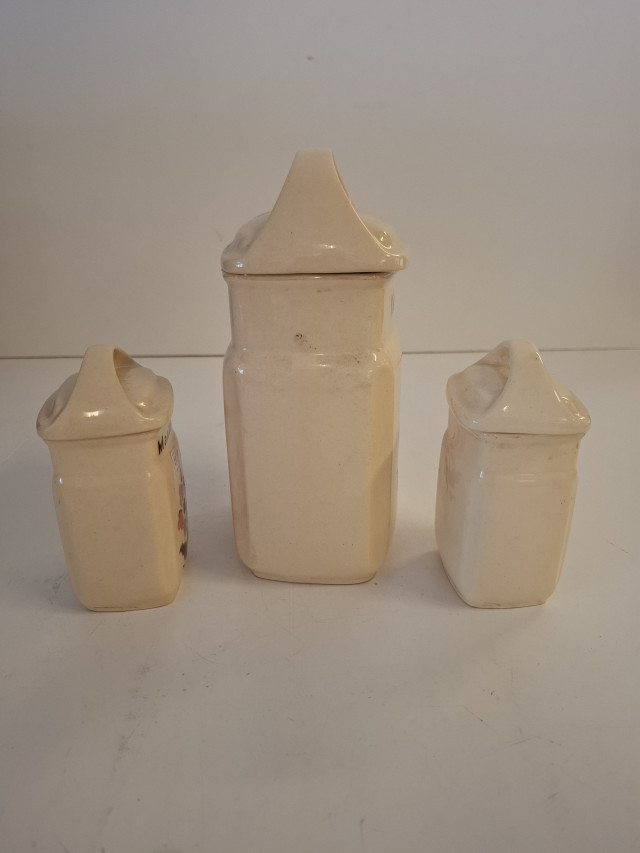 Arabian vanhat säilytyspurkit (kahvi,manteli&kardemumma)