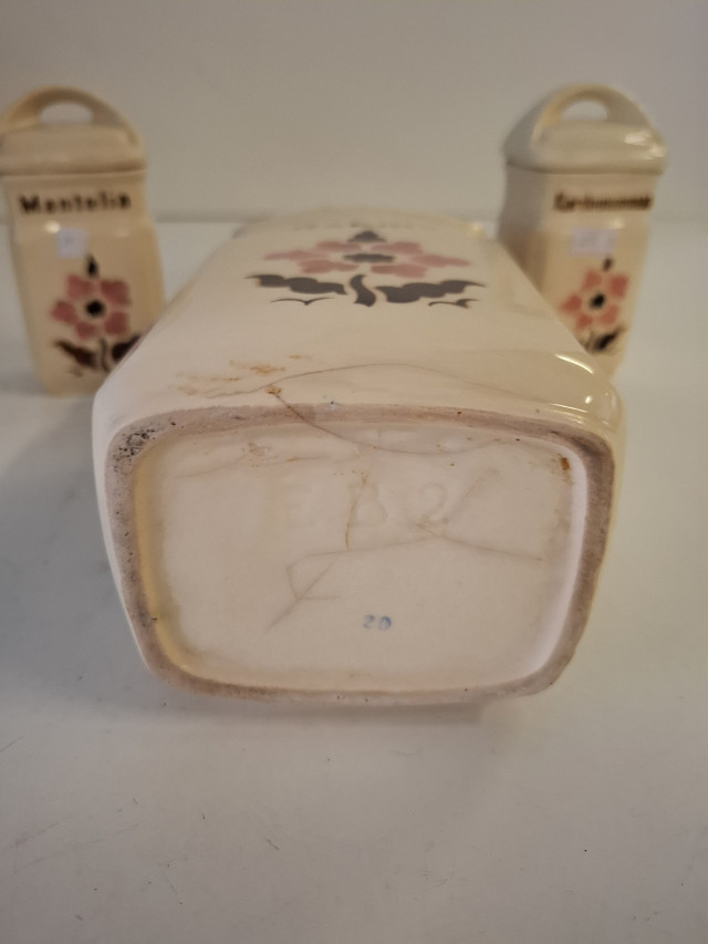 Arabian vanhat säilytyspurkit (kahvi,manteli&kardemumma)