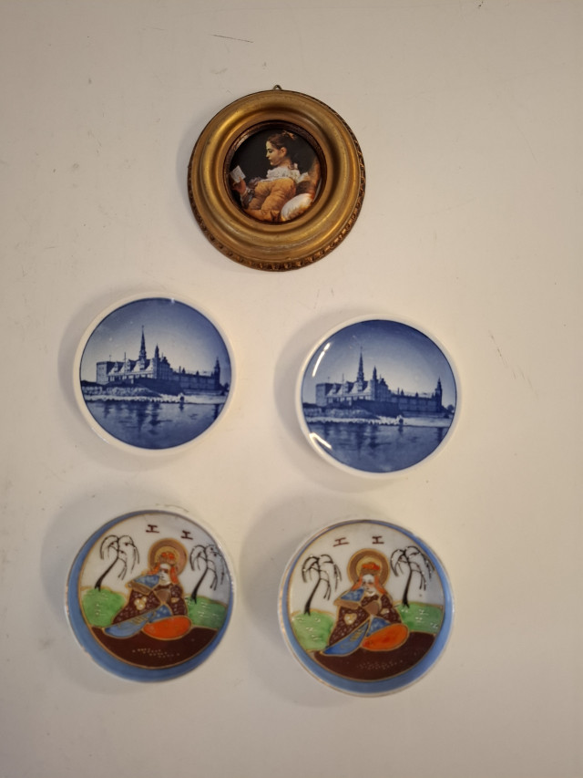 Pieni taulu ja lautaset