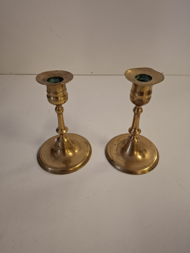 Messinkiset kynttilänjalat 2kpl