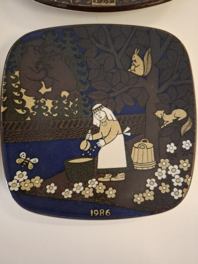 Arabia Kalevala vuosilautaset 5kpl, Raija Uosikkinen