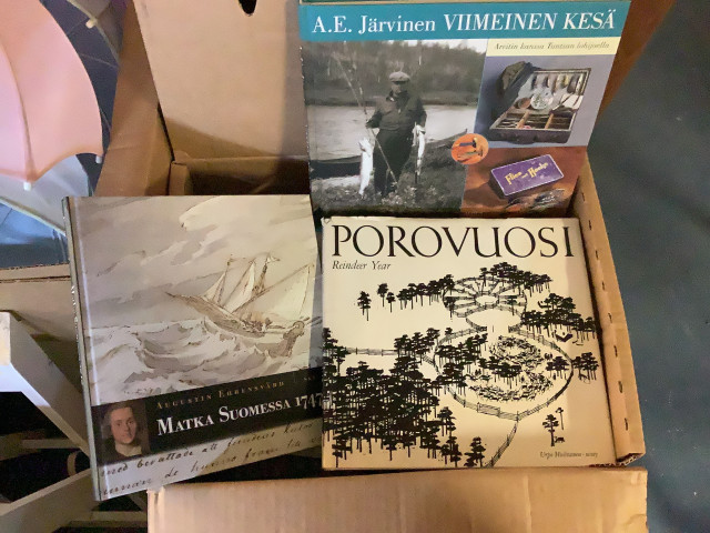 Laatikollinen kirjoja