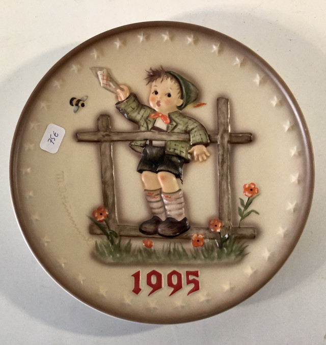 Käsinmaalattu vuosilautanen 1995
