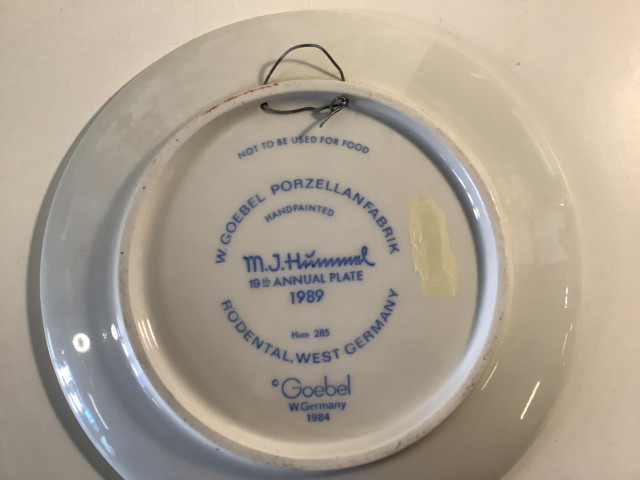 Käsinmaalattu vuosilautanen 1989