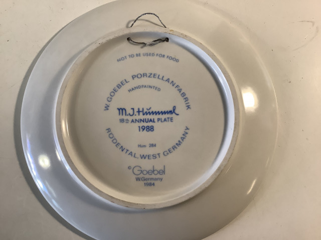 Käsinmaalattu vuosilautanen 1988