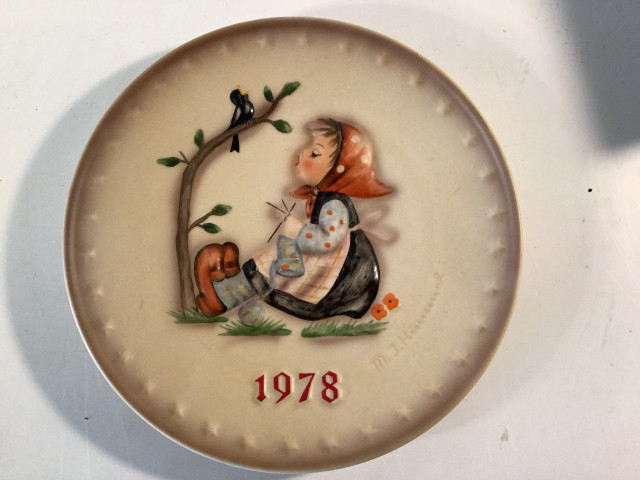 Käsinmaalattu vuosilautanen 1978
