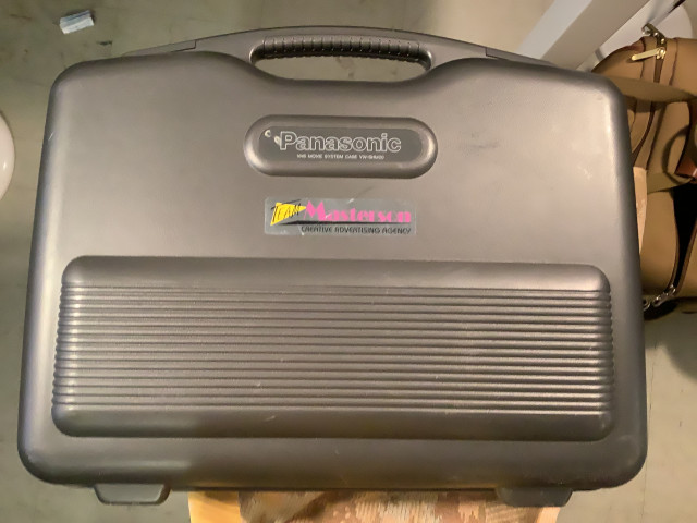 Panasonic VHS videokamera ja laukku