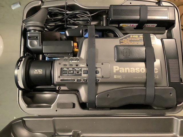 Panasonic VHS videokamera ja laukku