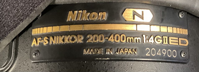 Nikon nikkor 200-400. 1:4 G II ed objektiivi. Nikonin omalla laukulla
