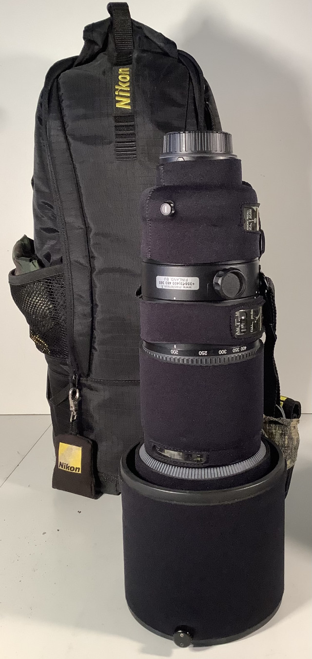Nikon nikkor 200-400. 1:4 G II ed objektiivi. Nikonin omalla laukulla