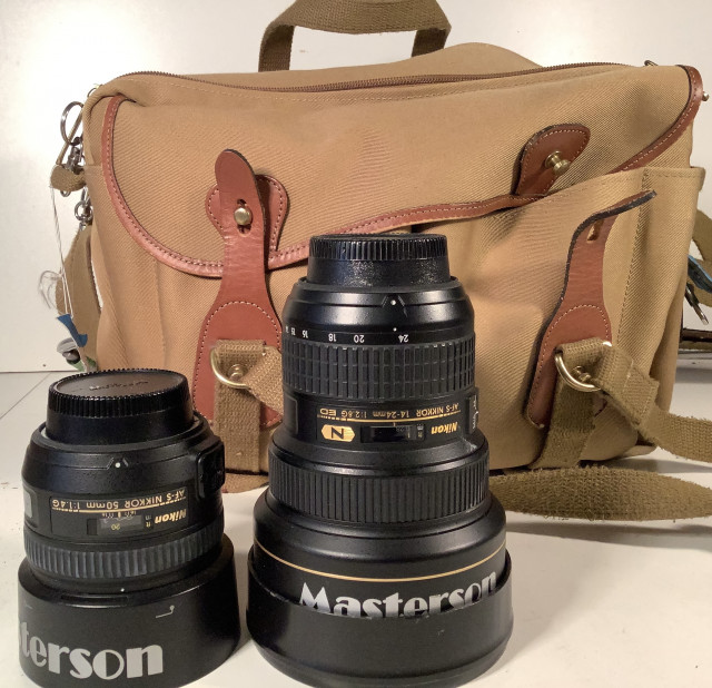 Nikon objektiivit ja kameralaukku