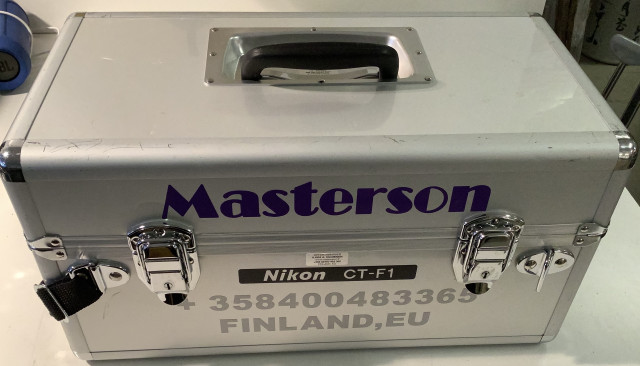 Nikon alumiinilaukku