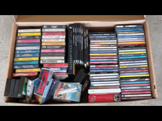 Kasetteja ja cd-levyjä