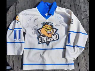 Fanipaita Koivu useita nimikirjoituksia