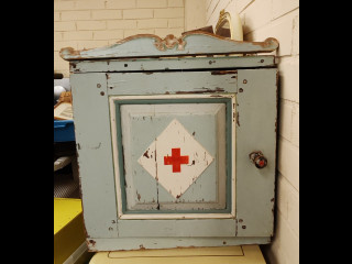 Lääkekaappi 1920 luvuöta