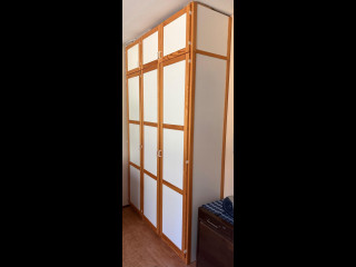 Lundian kaapisto. Kork. 249cm, leveys 154cm ja syvyys 52cm