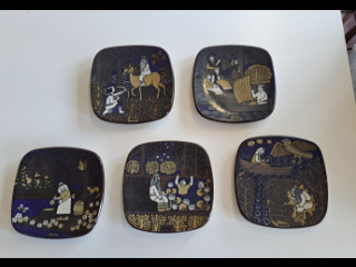 Arabia Kalevala- vuosilautaset