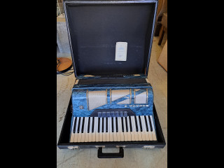 Venäläinen pianoharmonikka+laukku