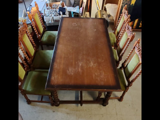 Ruokailuryhmä. Pöytä ja 6 tuolia. Pöydän koko 170cm*98cm